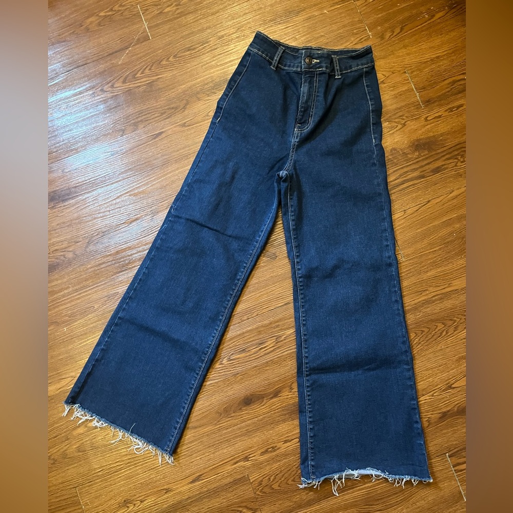 Zenana wide leg cropped jeans. Size small - Picture 2 of 5